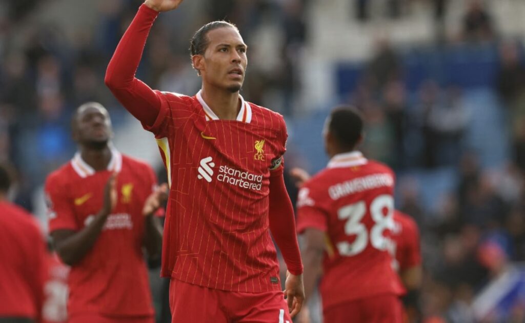 ليستر سيتي يغادر الدوري الإنجليزي الممتاز، بينما يتوج ليفربول بلقب البطولة. 1 ليستر سيتي يغادر الدوري الإنجليزي الممتاز، بينما يتوج ليفربول بلقب البطولة.