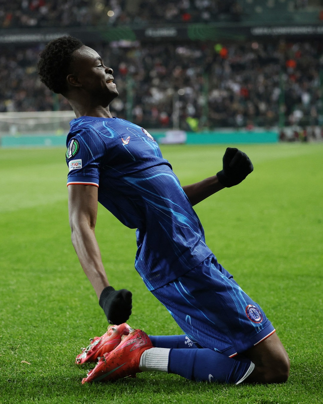 إضراب تاريخي لتيايك جورج ودعامة نوني مادويك تؤمن فوزاً ساحقاً 3-0.