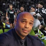 الأسطورة الفرنسية تييري هنري يُلقي باللوم على ثلاثي ريال مدريد بعد الخروج الكارثي أمام أرسنال في دوري الأبطال!