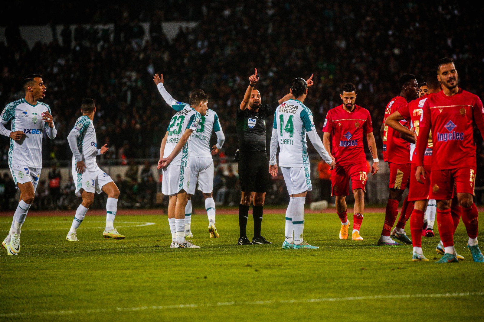 لأول مرة.. ثلاث حكام في غرفة الڤار لقيادة ديربي الوداد والرجاء – InfoSports