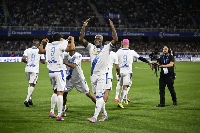 Stars du ballon rond, buts à la pelle, hommage rendu par l'AJA... Le jubilé riche en émotions de Djibril Cissé