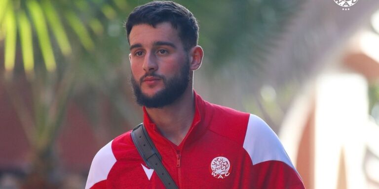 نسيم الشاذلي يسجل هدفا "عالميا'' في الدوري الإماراتي -فيديو