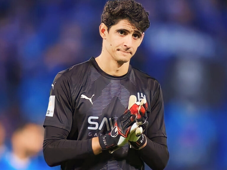 الحارس الدولي المغربي ياسين بونو يحسم في مغادرة فريق الهلال السعودي بعد الخروج من دوري أبطال آسيا