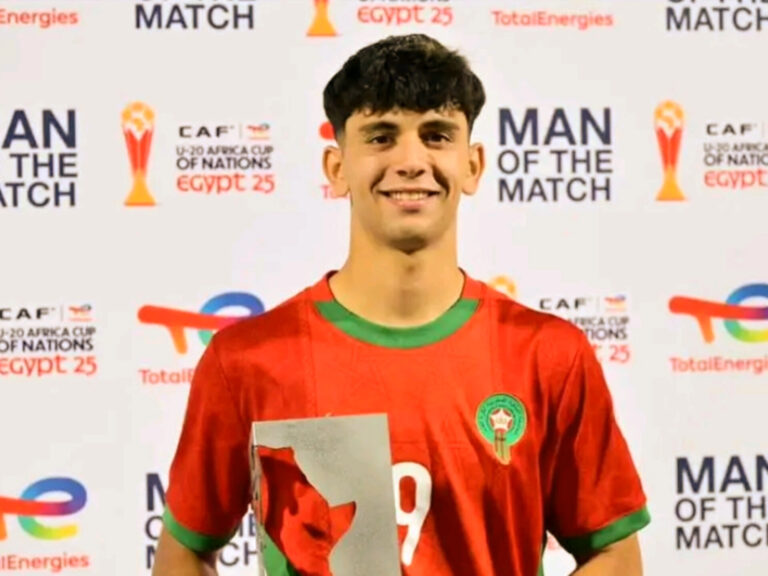نجم هويسكا الإسباني يفوز بجائزة أفضل لاعب مع المنتخب الوطني المغربي بعد الفوز على نسور قرطاج