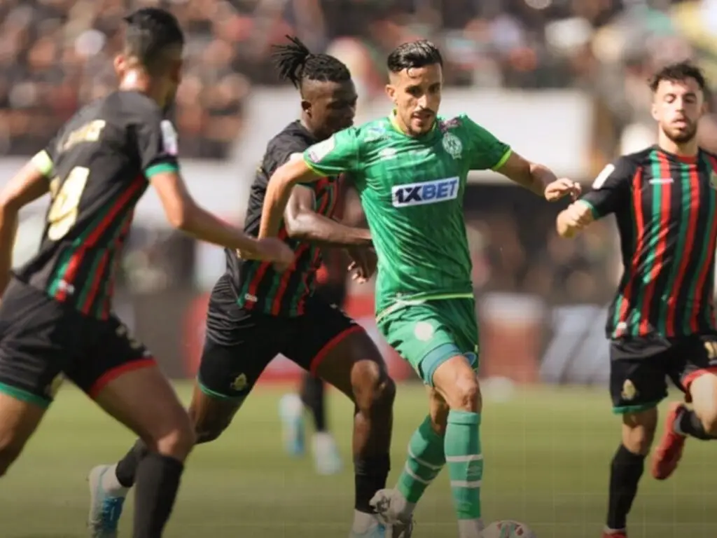 الجيش الملكي ينجح في ضم مدافع بارز من الرجاء الرياضي ويتجه نحو إنهاء الصفقة قريباً 1 الجيش الملكي يخطف مدافع بارز من الرجاء الرياضي ويقترب من حسم الصفقة