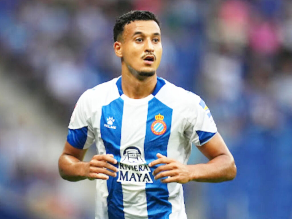 الهلالي الدولي المغربي يختار مسارًا جديدًا ويقرر الانتقال إلى برشلونة. 1 الدولي المغربي عمر الهلالي يختار طريقا مختلفا ويحسم في الانتقال إلى برشلونة