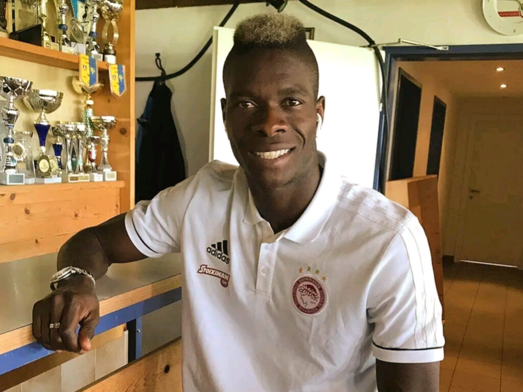 المدافع السنغالي الدولي بابي أبو سيسي يُطرح كخيار أمام نادي الوداد الرياضي 1 المدافع الدولي السنغالي بابي أبو سيسي على طاولة الوداد الرياضي