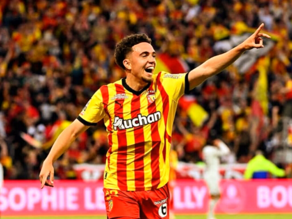 وليد الركراكي يثير النقاشات حول موقفه من اللاعب المغربي نائل العيناوي 1 وليد الركراكي يثير الجدل بسبب موقفه من اللاعب المغربي نائل العيناوي