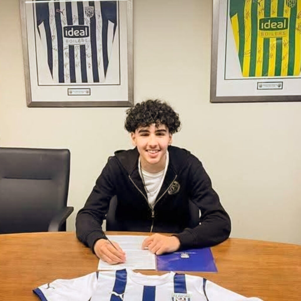 لاعب نادي ويست بروميتش ألبيون الإنجليزي يقرر الانسحاب من تمثيل المنتخب المغربي واختيار اللعب لصالح المنتخب الجزائري. 1 لاعب نادي ويست ببوميش ألبيون الانجليزي يتراجع عن اللعب مع المنتخب الوطني المغربي و يختار اللعب مع المنتخب الجزائري
