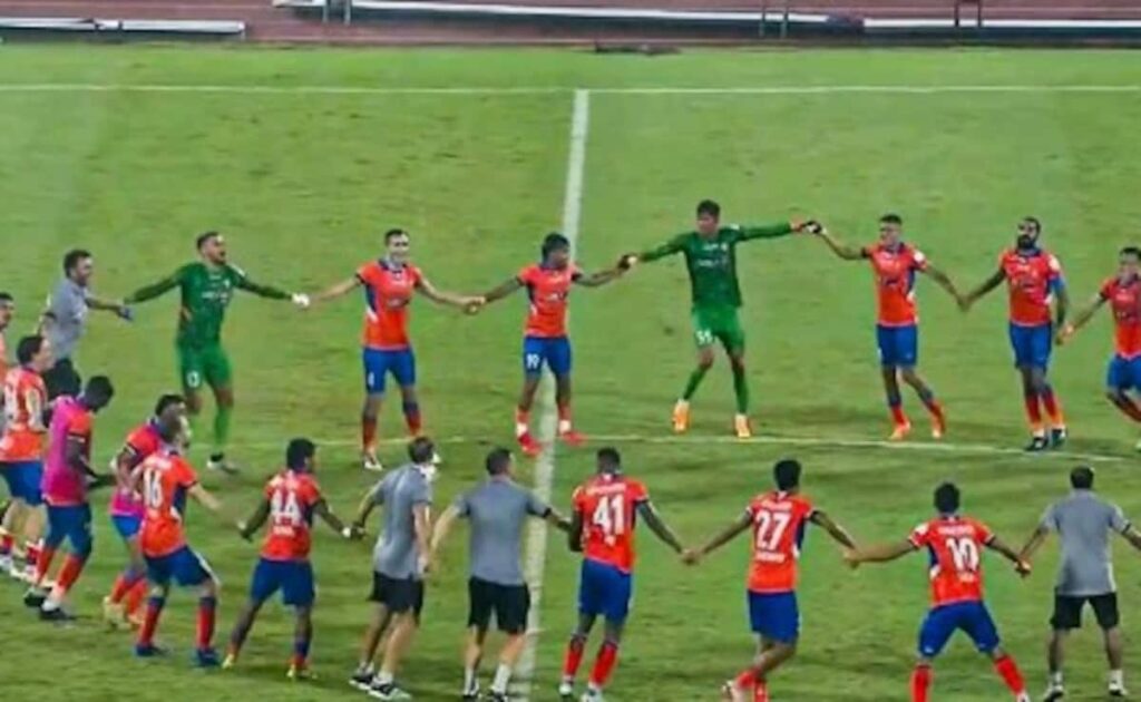 تُوِّج فريق غوا بلقب كأس السوبر بعد انتصاره على فريق جمشيدبور FC بنتيجة 3-0 في المباراة النهائية. 1 FC Goa Crowned Super Cup Champions With 3-0 Win Over Jamshedpur FC In Final