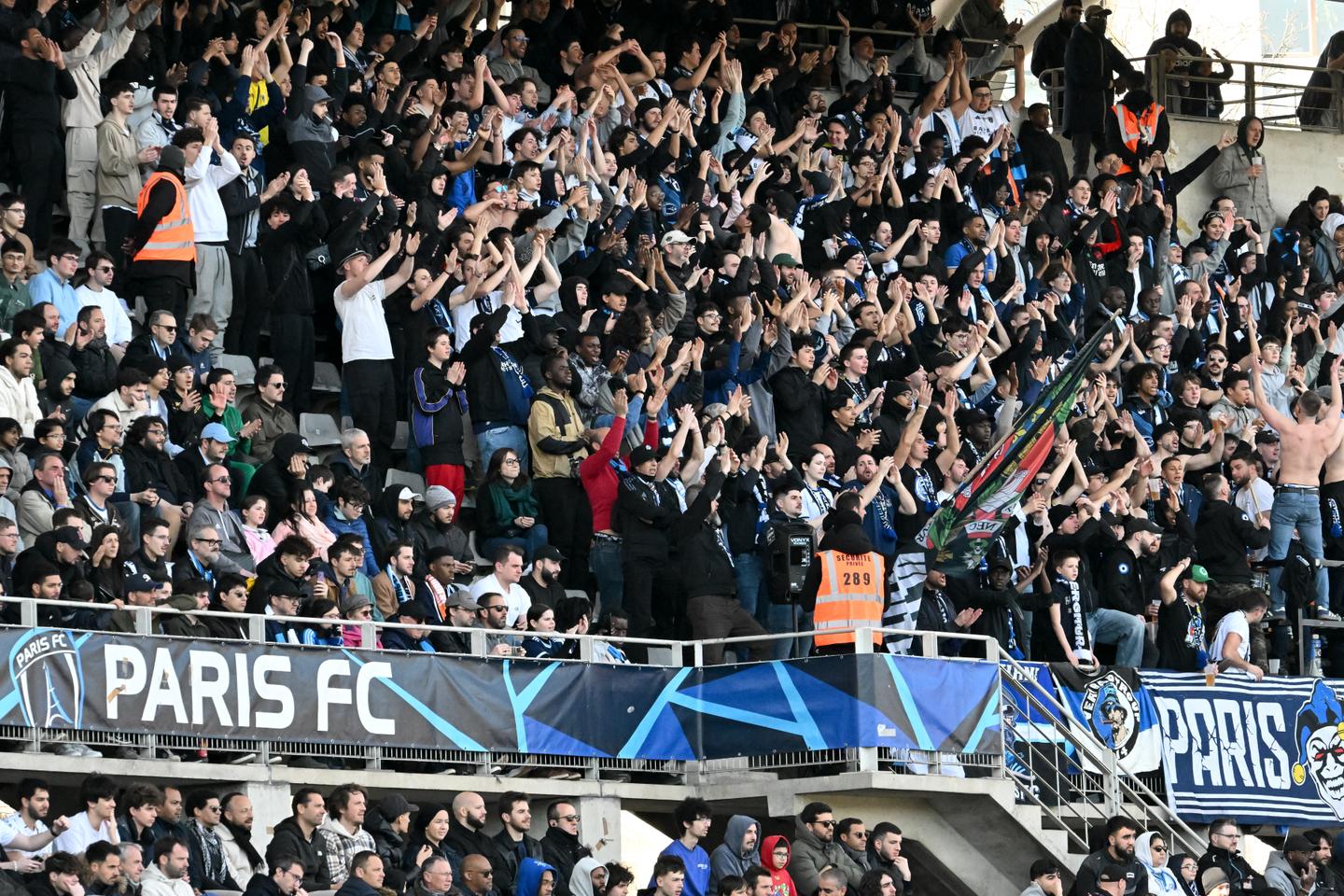 Le Paris FC valide sa montée en Ligue 1, où il peut nourrir des ambitions grâce à la famille Arnault