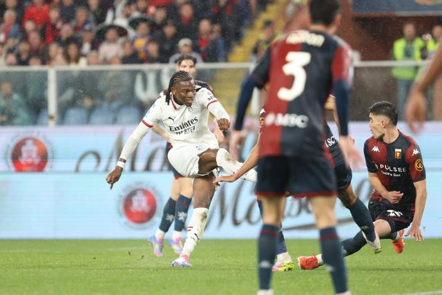 L'AC Milan renverse le Genoa et garde un mince espoir de qualification européenne
