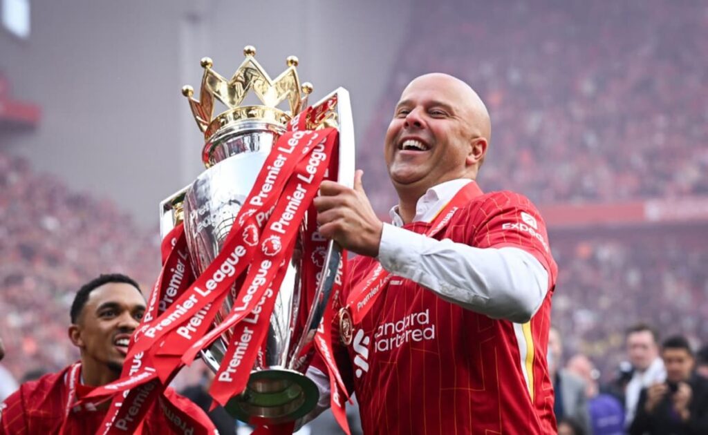 ليفربول يتوج بلقب الدوري الإنجليزي بعد التعادل مع كريستال بالاس 1 Liverpool Lift Premier League Trophy After Crystal Palace Draw