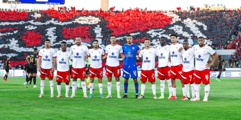 الوداد يحسم "الكلاسيكو" ويضغط بقوة في سباق الوصافة