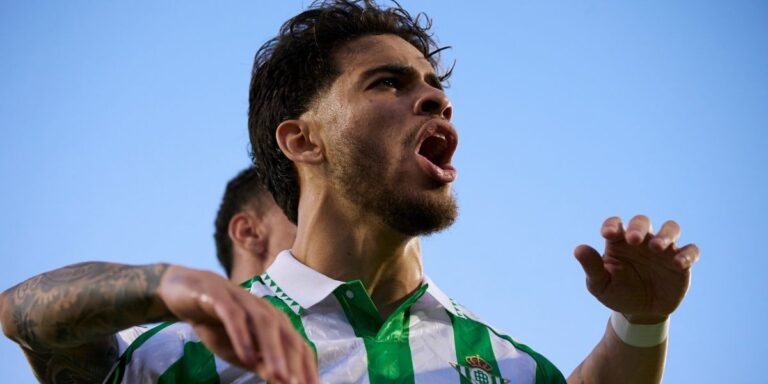 هدف المغربي عبد الصمد الزلزولي يقود بتيس لأول نهائي أوروبي