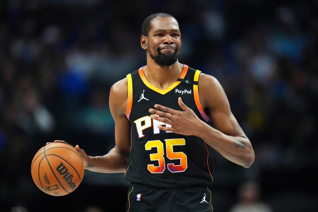 كيفن دورانت، نجم الدوري الأمريكي للمحترفين، يصبح شريكا أقلية في نادي باريس سان جيرمان. 1 Kevin Durant, star de la NBA, devient actionnaire minoritaire du PSG
