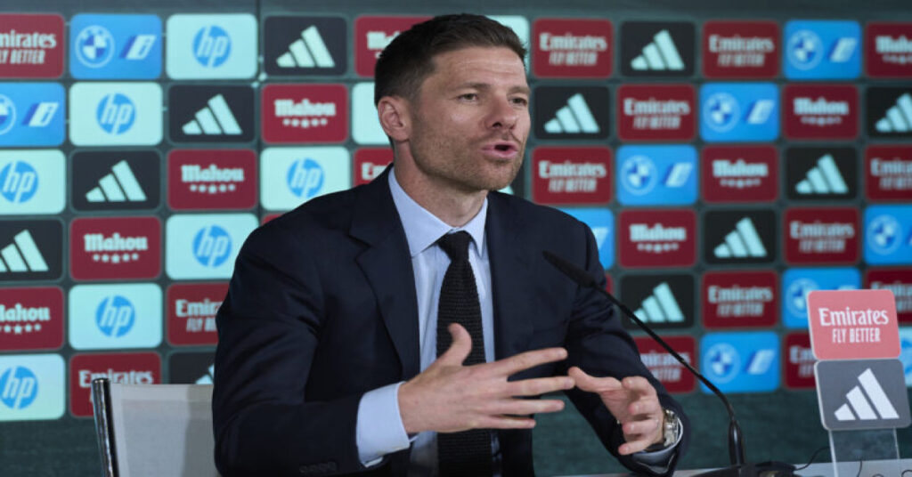 تحركات غير متوقعة من ريال مدريد للتعاقد مع مهاجم بارز من الدوري البلجيكي، في صفقة قد تحدث ثورة في خط هجوم الفريق للموسم الجديد. 1 تحركات مفاجئة داخل ريال مدريد لخطف مهاجم بارز من الدوري البلجيكي في صفقة قد تغيّر شكل الهجوم بالموسم الجديد