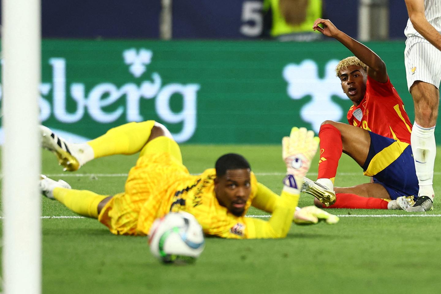 لامين يامال، المذهل، يواصل إزعاج المنتخب الفرنسي بعد مباراة مثيرة وغير متوقعة.