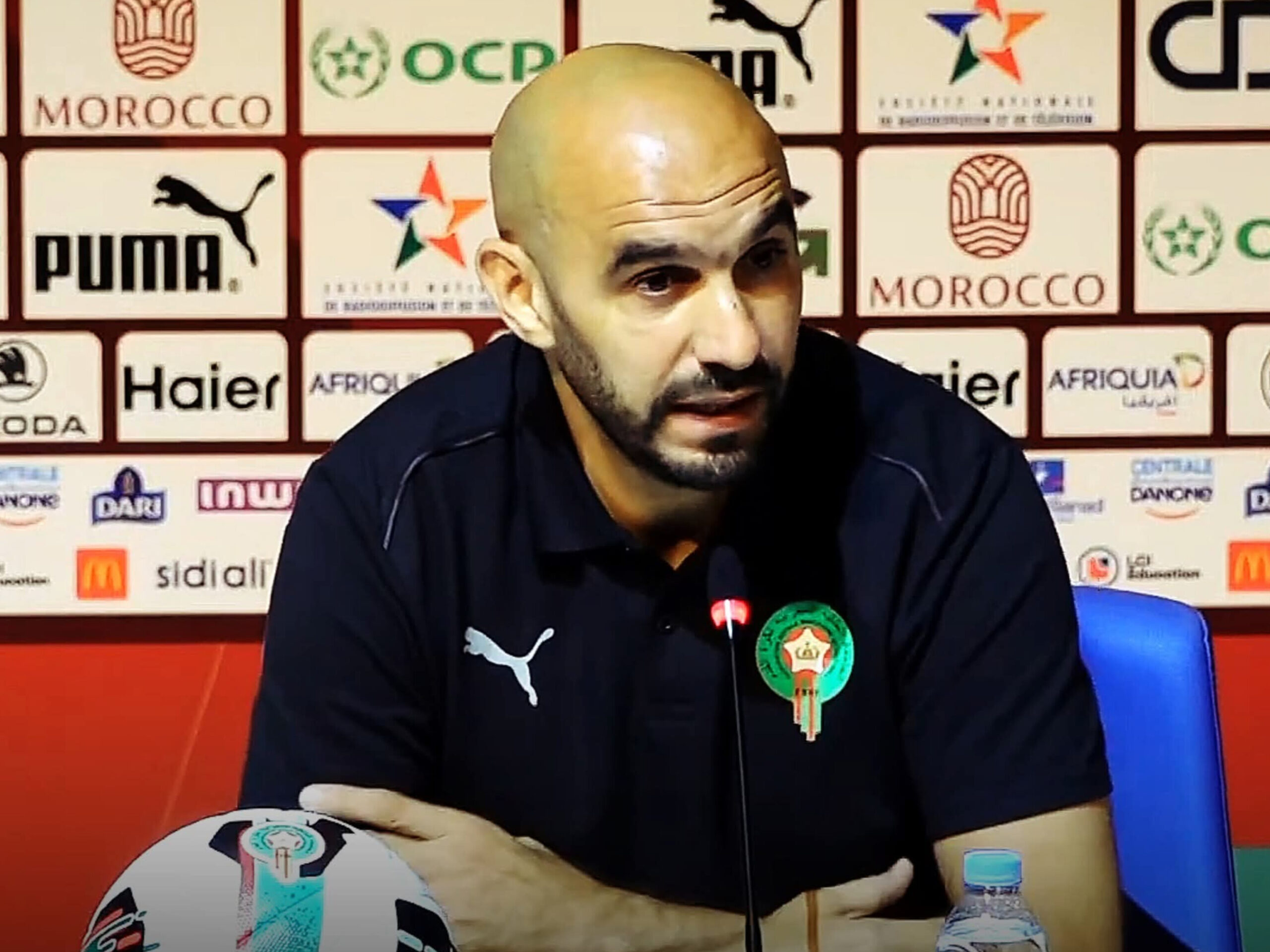 وليد الركراكي يحقق نجاحاً في إدارة مباراة المنتخب المغربي ضد تونس بقرار حاسم. 1 وليد الركراكي ينجح في تدبير مباراة المنتخب المغربي أمام تونس بقرار حاسم