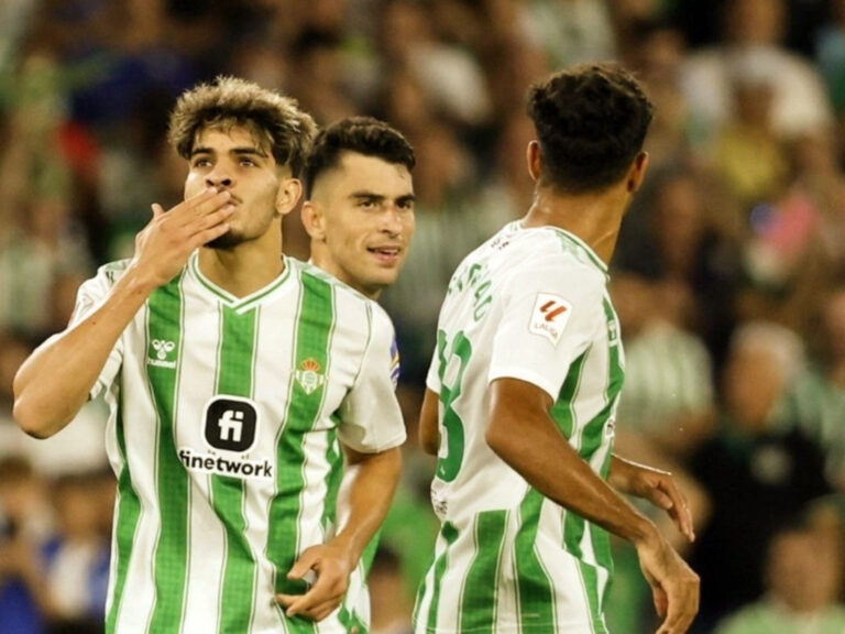 مانويل بليغريني يعيد الجناح الدولي المغربي عبد الصمد الزلزولي إلى الواجهة
