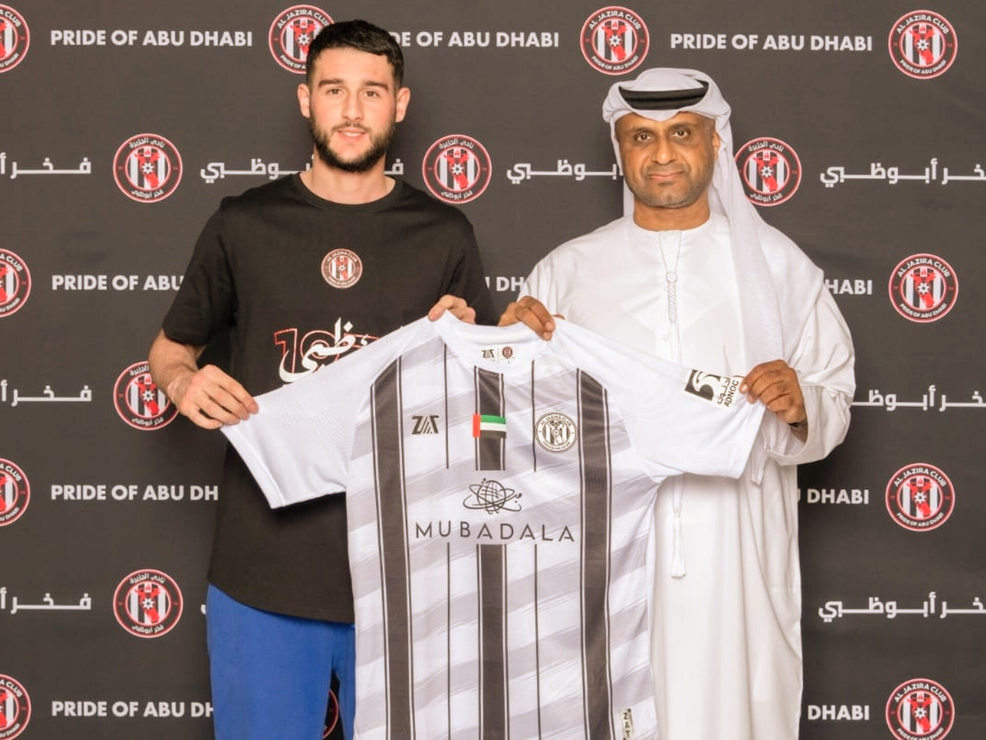 نسيم الشادلي ينتقل رسمياً من الوداد الرياضي إلى قمة الدوري الإماراتي