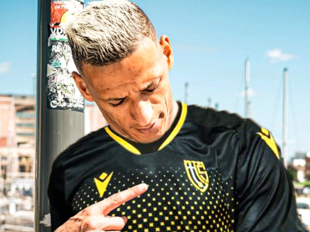 ياسين بامو ينضم إلى صفوف اتحاد تواركة لتعزيز الفريق. 1 ياسين بامو يعزز صفوف اتحاد تواركة