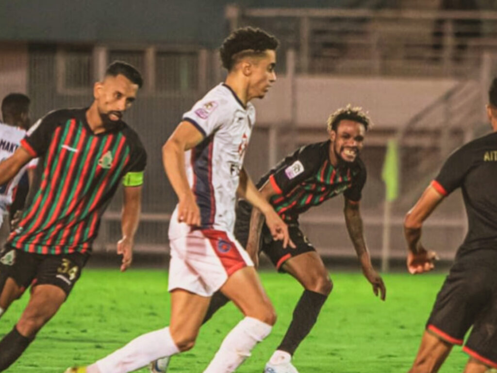 الرجاء الرياضي ينجح في ضم نجم الدوري المغربي ويتفوق على الجيش الملكي. 1 الرجاء الرياضي يفوز بصفقة نجم الدوري المغربي ويتفوق على الجيش الملكي