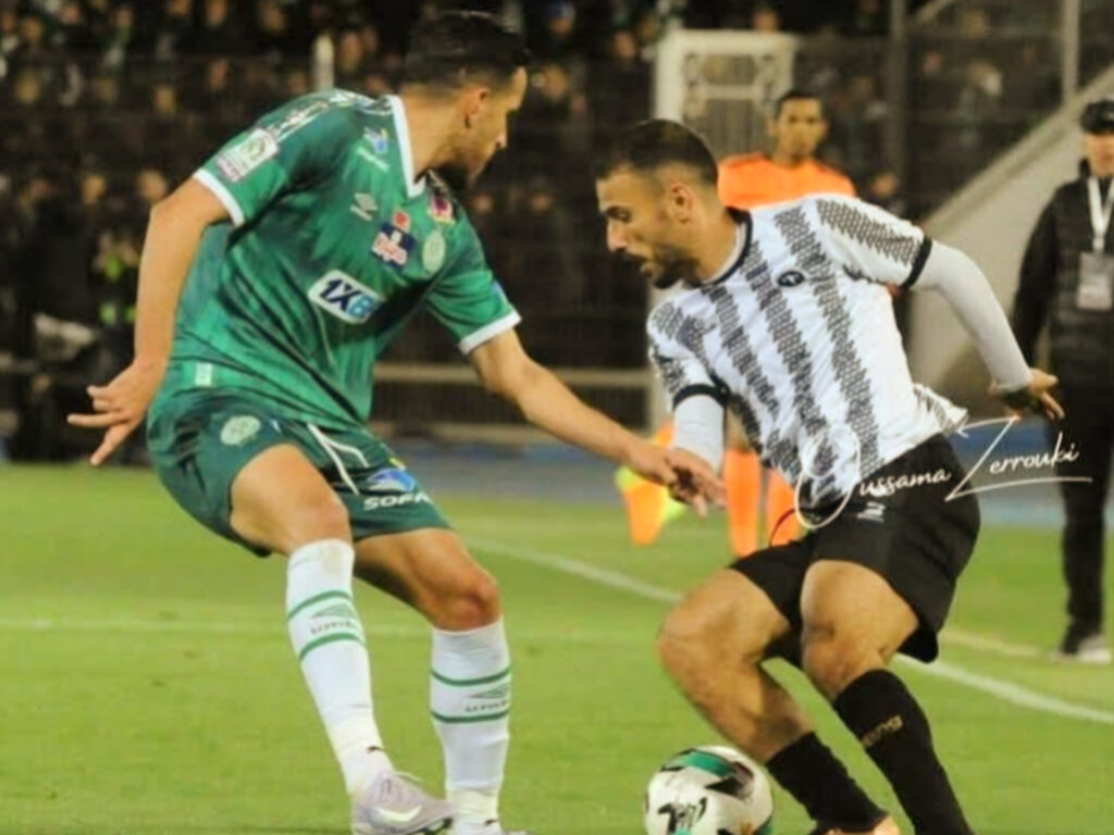 أشرف الإدريسي ينضم إلى صفوف الدفاع الحسني الجديدي كأول تعاقدات الصيف. 1 أشرف الإدريسي يعزز صفوف الدفاع الحسني الجديدي كأولى صفقاته الصيفية