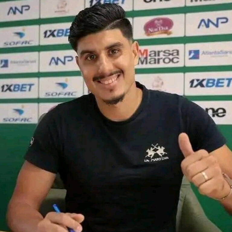 عبد الله خفيفي يحسم في تجديد عقده مع نادي الرجاء الرياضي