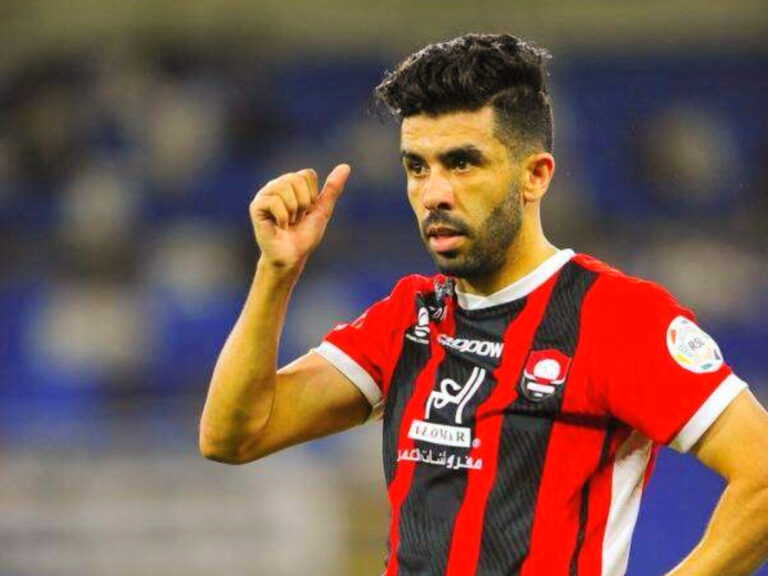 كريم بركاوي بين عروض الخليج والرجاء