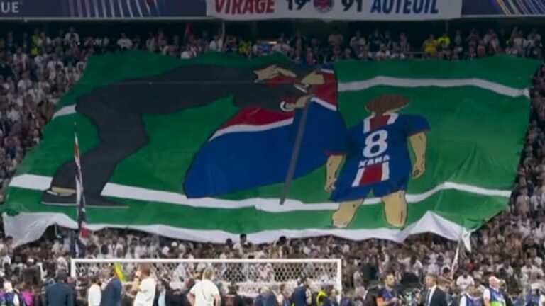 une journaliste brésilienne fond en larmes devant l'hommage des supporters parisiens à Xana, la fille de Luis Enrique