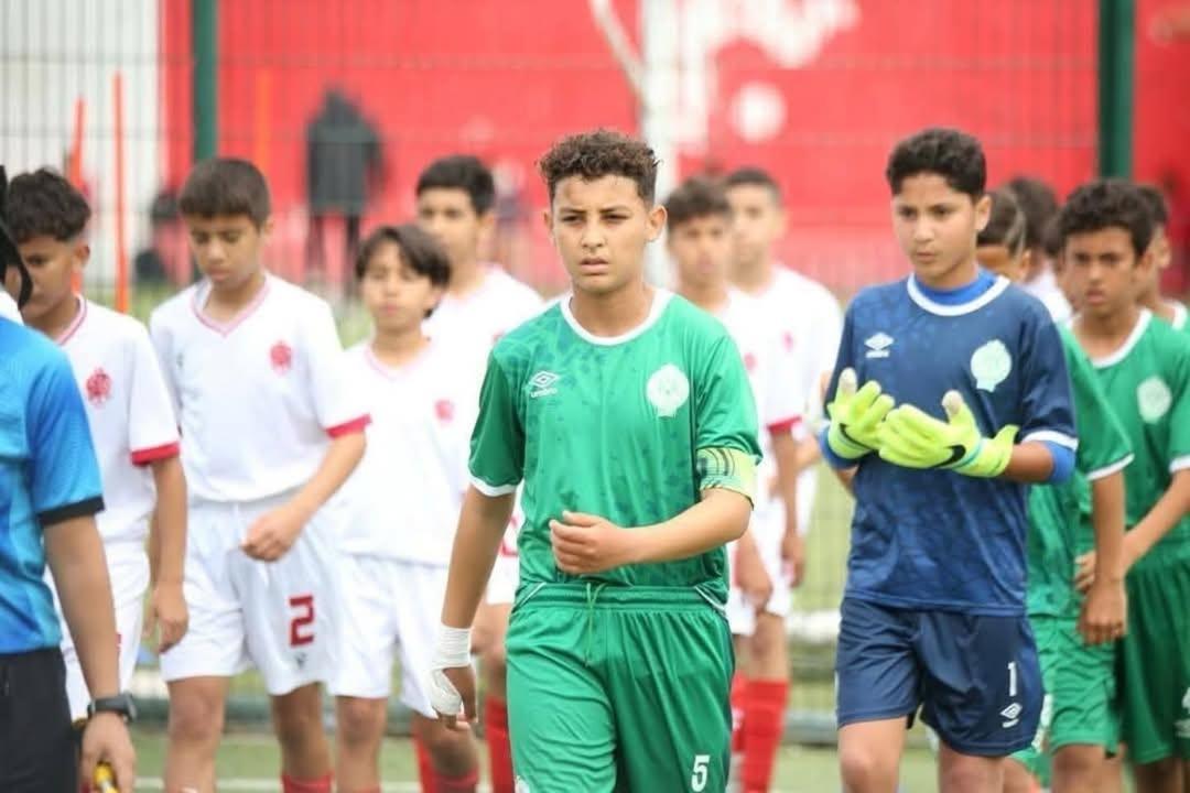احتجاجات قوية من آباء وأولياء أمور تلاميذ مدرسة الرجاء ضد إدارة النادي