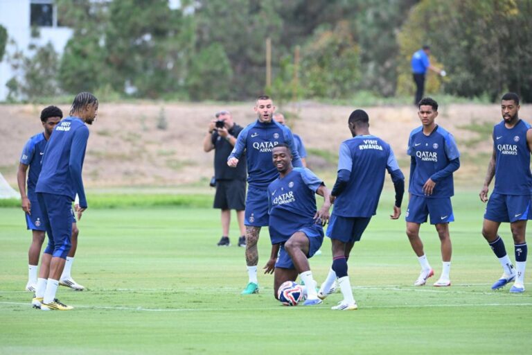 Dernière séance pour les joueurs du PSG sur les terrains de l'université d'Irvine avant leur départ pour Seattle