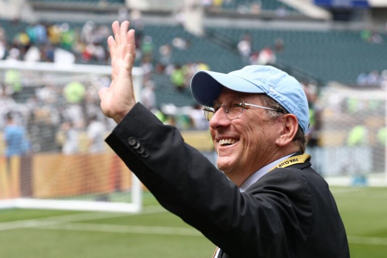 John Textor ébauche un mea culpa sur la situation de l’Olympique lyonnais et annonce qu’il « passera plus de temps à Botafogo », son autre club