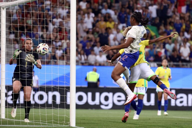 Avant l’Euro 2025, l’équipe de France féminine de football renverse les Brésiliennes malgré une entame ratée