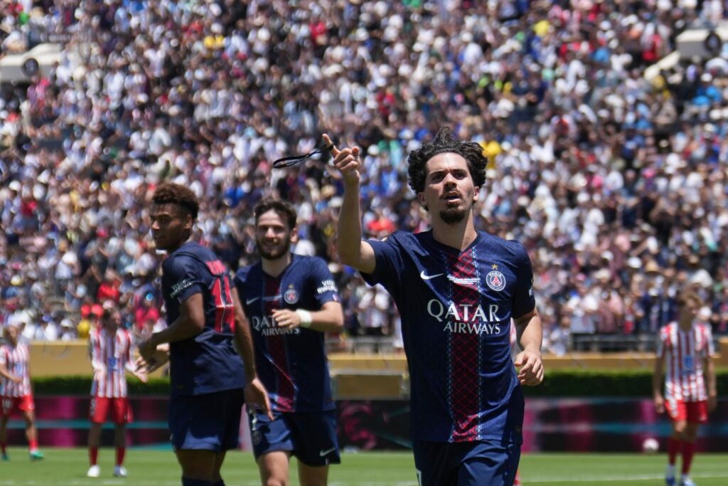 باريس سان جيرمان يتفوق على أتلتيكو مدريد ويحقق انطلاقة مميزة 1 le Paris Saint-Germain domine l’Atlético de Madrid et soigne son entrée en lice
