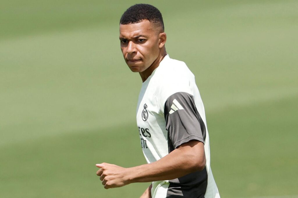 بعد شكوى كيليان مبابي التي يتهم فيها PSG بالتحرش النفسي، قاضيان يتوليان القضية. 1 Après la plainte de Kylian Mbappé accusant le PSG de harcèlement moral, deux juges d’instruction saisis