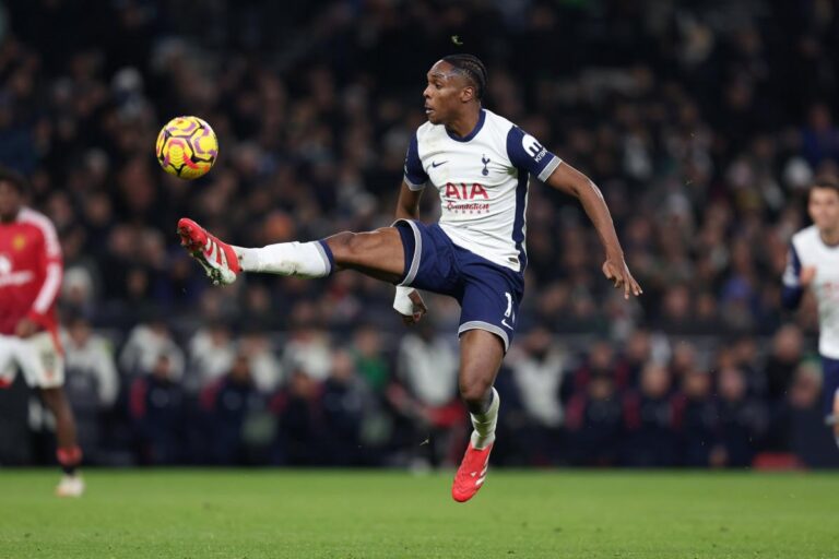 Mathys Tel s'engage officiellement avec Tottenham jusqu'en 2031