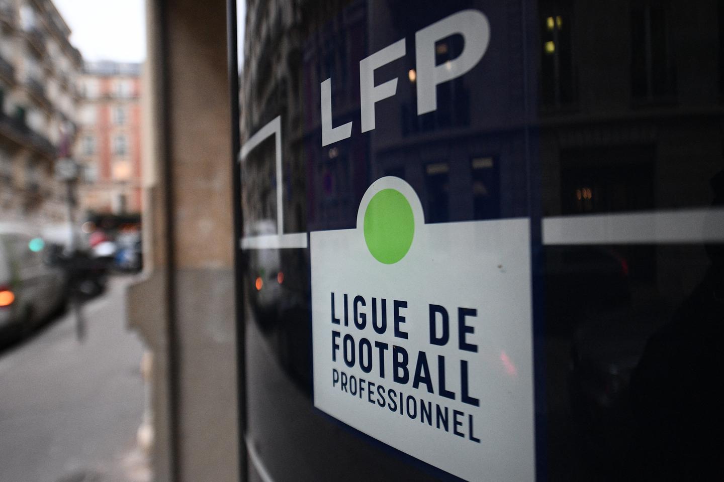 le Sénat adopte une proposition de loi visant à réformer particulièrement le monde du football
