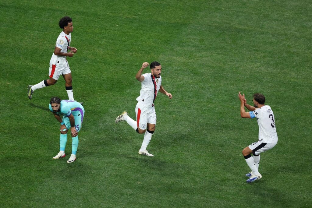 بداية متواضعة لرين شيركي مع مانشستر سيتي في كأس العالم للأندية 1 Pour Rayan Cherki, des débuts timides avec Manchester City à la Coupe du monde des clubs