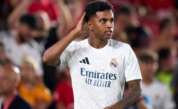رودريغو يكشف مصيره بشأن البقاء أو الرحيل عن ريال مدريد ويبلغ ألونسو بقراره المفاجئ