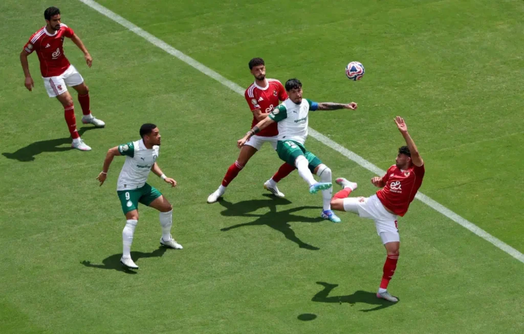 بعد الهزيمة أمام بالميراس.. تحولات غامضة داخل النادي الأهلي وتصريحات مفاجئة من سيد عبد الحفيظ تثير الجدل! 1 بعد الهزيمة أمام بالميراس.. تحركات غامضة داخل الأهلي وتصريحات مفاجئة من سيد عبد الحفيظ تشعل الجدل!