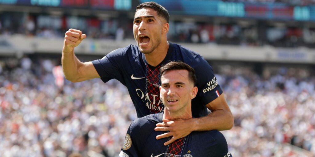 PSG-ريال مدريد: باريس تقدم عرضًا مبهرًا أمام المدريدين؛ الأزرق يحقق انتصارًا ساحقًا على الويلزيات 1 EN DIRECT | PSG-Real Madrid : Paris en démonstration totale face aux Madrilènes ; les Bleues larges vainqueures des Galloises