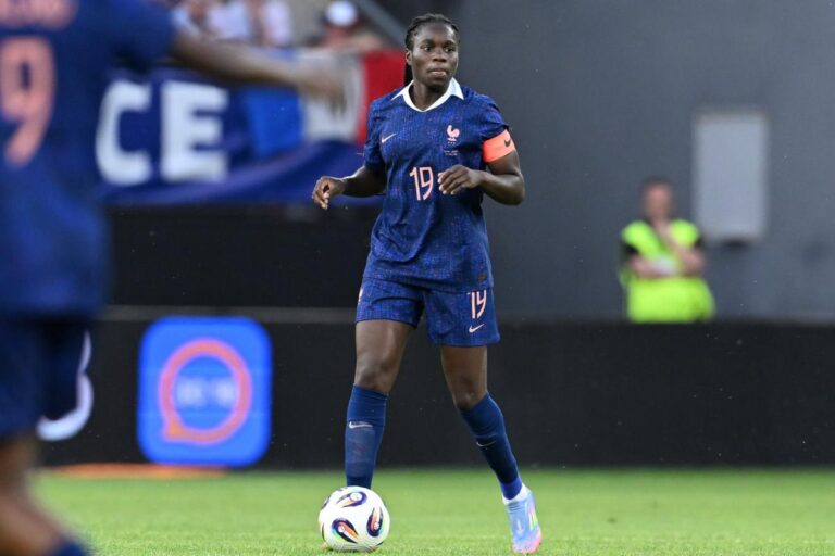 L'inquiétude Griedge Mbock, incertaine pour le premier match des Bleues à l'Euro contre l'Angleterre