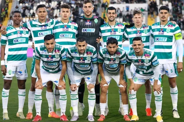 الرجاء الرياضي مهدد بفقدان لاعبين بارزين بسبب العروض العربية