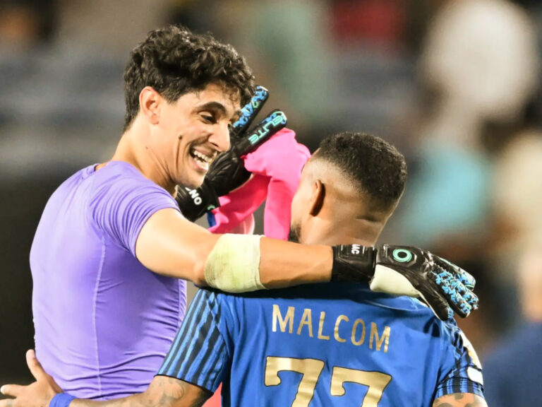 قرار الركراكي بخصوص بونو صائب وهكذا رد مدرب المنتخب المغربي