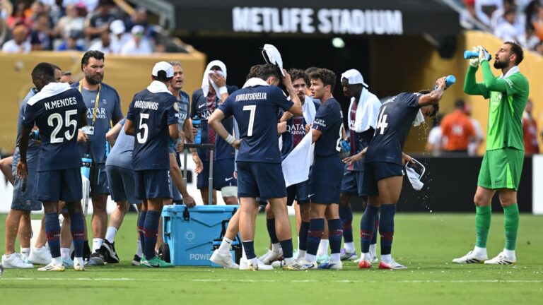 la Fifa pourrait instaurer deux pauses fraîcheur par période face à la chaleur américaine