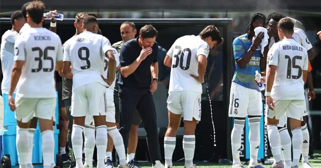 صدمة مدوية في صفوف ريال مدريد.. تشابي ألونسو يستبعد موهبة الفريق الشاب من خططه ويقرر بيعه بعد سلوكياته المثيرة للجدل! 1 صدمة في ريال مدريد.. تشابي ألونسو يُخرج نجم الفريق الشاب من حساباته ويعرضه للبيع بعد تصرفاته الغريبة!