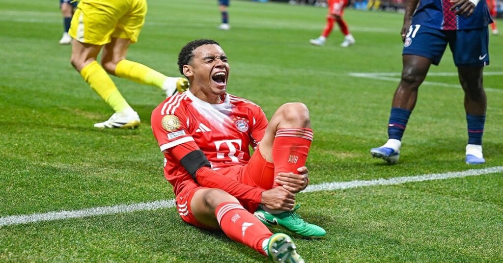 إصابة موسيالا تثير القلق في أروقة برشلونة.. سيناريو غير متوقع! 1 إصابة موسيالا تربك حسابات نادي برشلونة.. سيناريو لم يكن في الحسبان! – الجول
