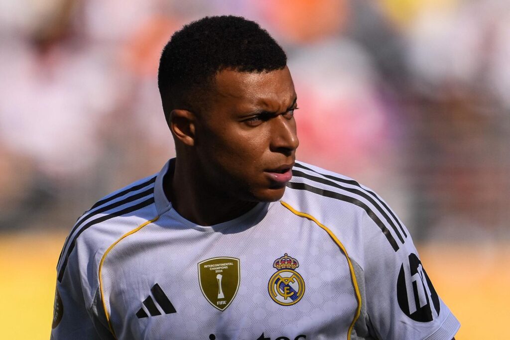 لقاء مشحون بين مبابي وباريس سان جيرمان في نصف نهائي كأس العالم للأندية 2 1 Retrouvailles crispées entre Mbappé et le PSG, en demi-finales de la Coupe du monde des clubs